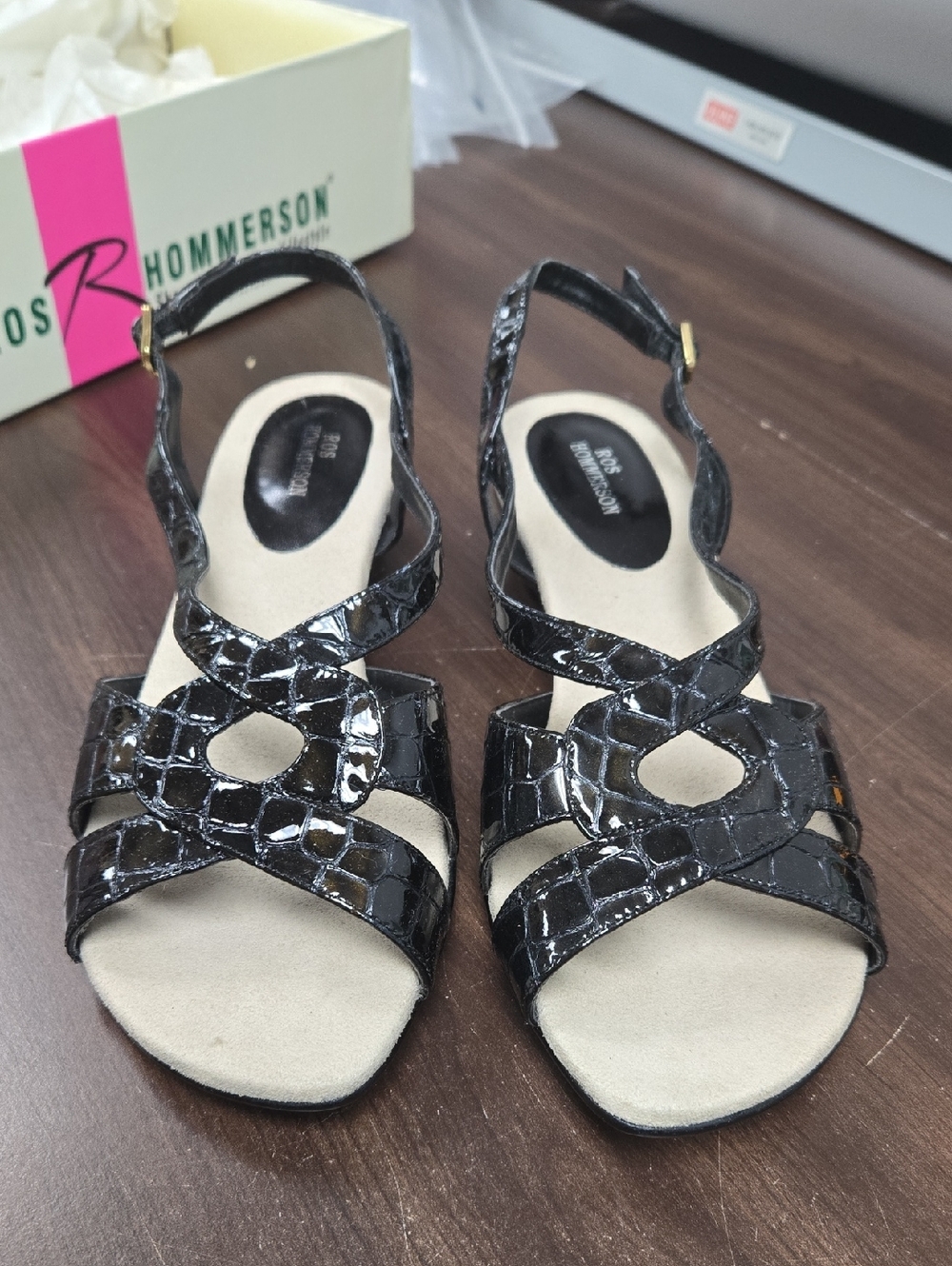Ros Hommerson Size 9WW Black Leather Crocodile Style Slingback Sandal